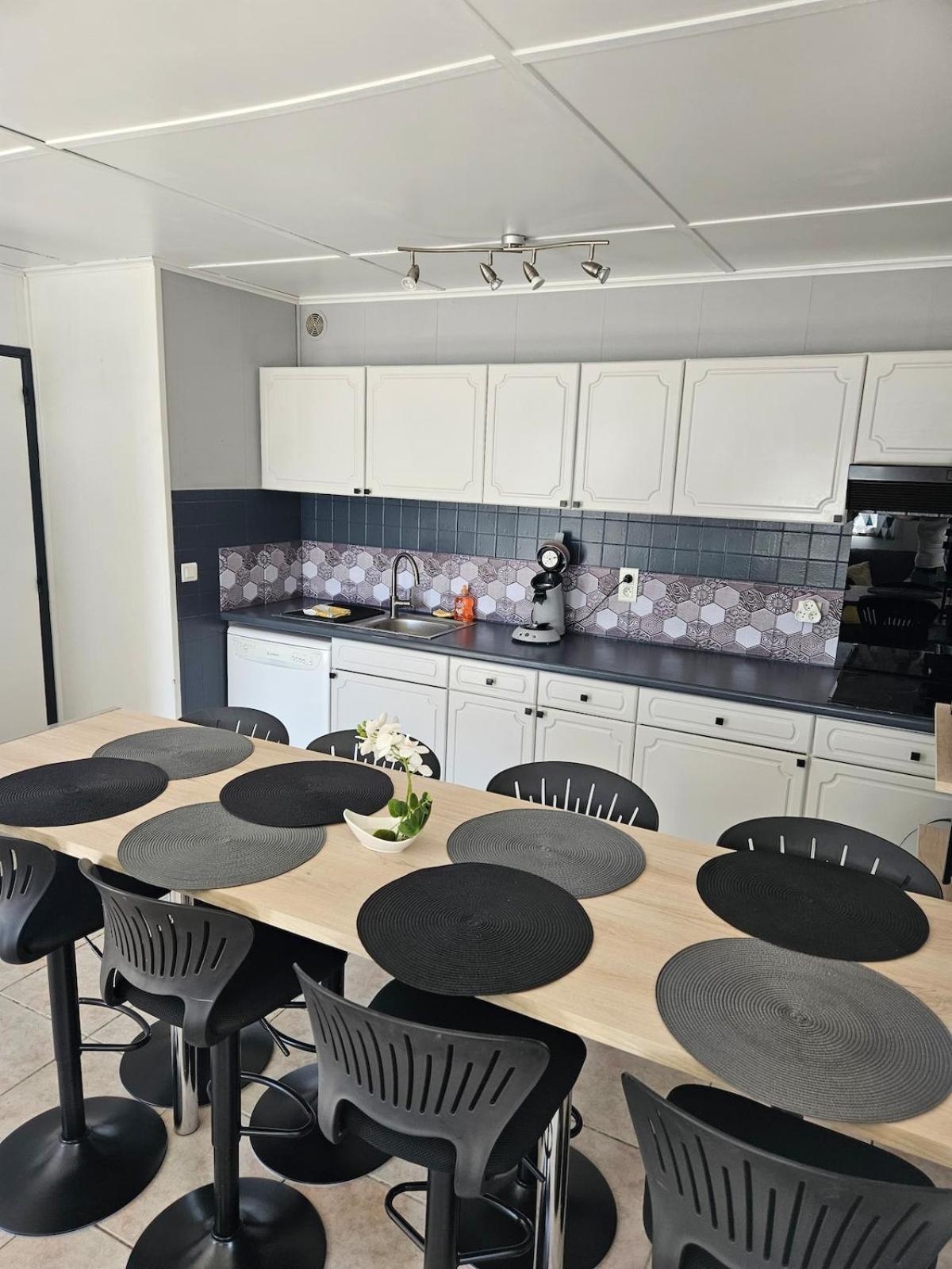Maison Confort 4 Ch 8p Domaine Prive Avec Piscines, Et A 10 Min A Pied Holiday home Portiragnes