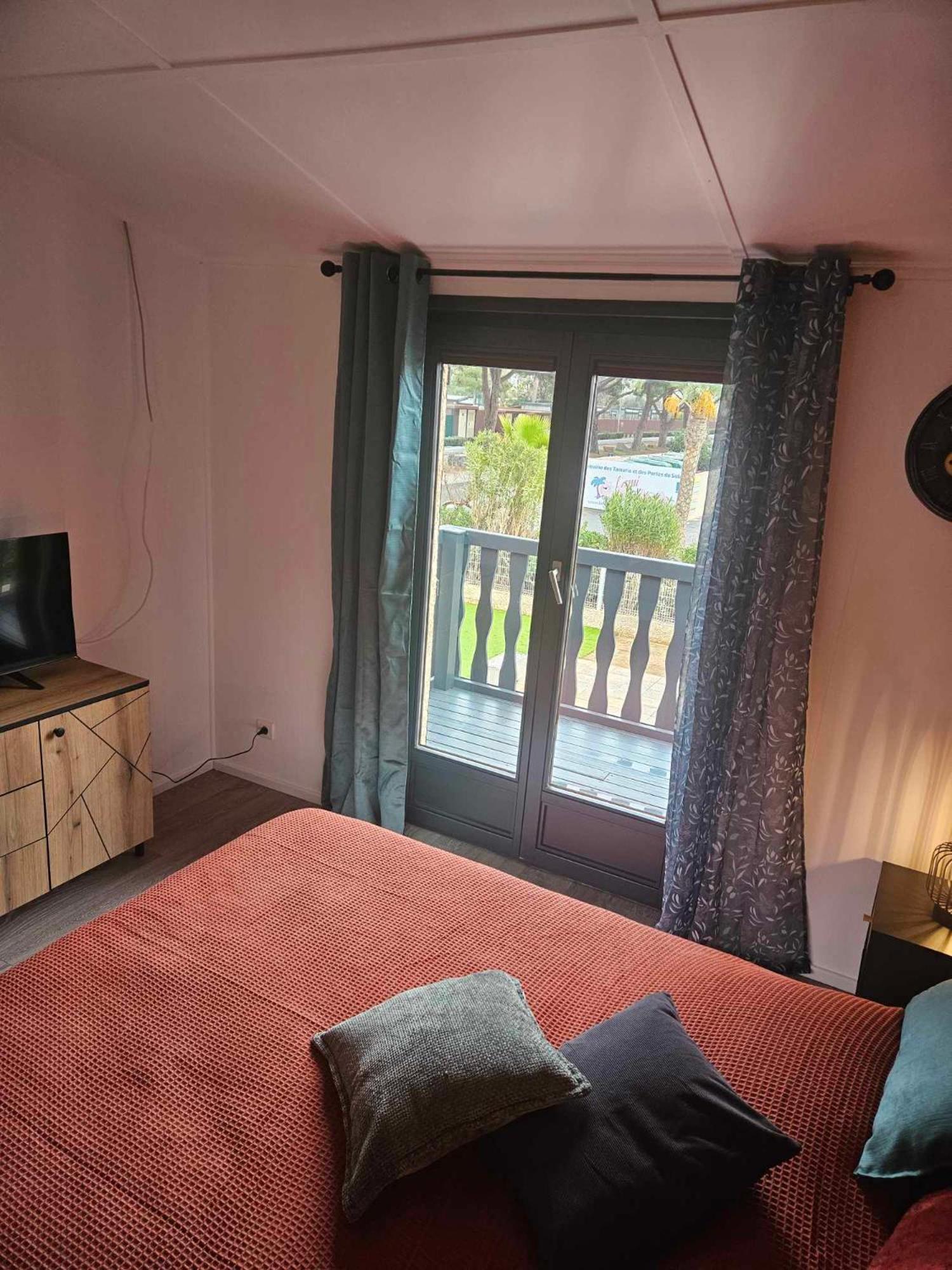 Maison Confort 4 Ch 8p Domaine Prive Avec Piscines, Et A 10 Min A Pied Holiday home